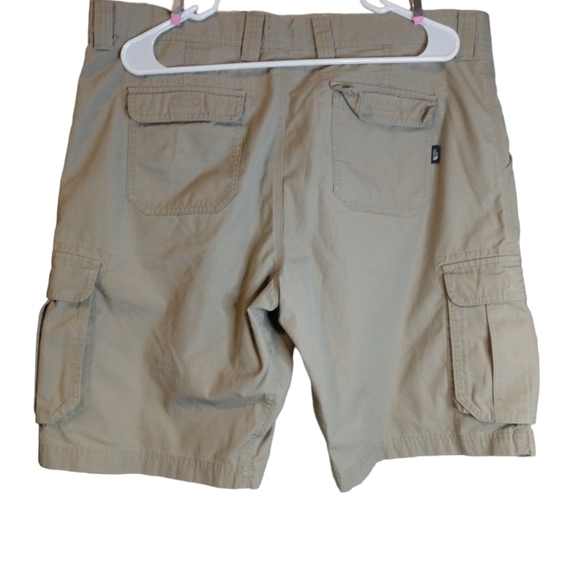 The North Face Khaki Cargo Shorts men's Size 40 Regular - Picture 2 of 9